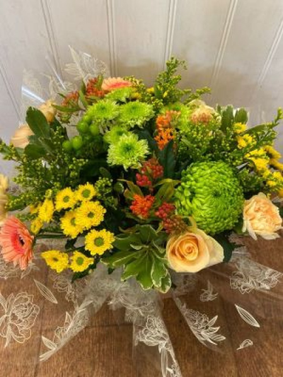 Starburst - A beautiful seasonal mixture of flowers in peaches / yellows and oranges arranged in water. 

The Topiary Tree Malton will hand deliver this beautiful bunch to your chosen recipient on your chosen date. 

Please call us on 01653 692671 for more information