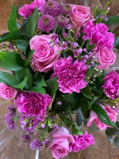 Velvet - A Stylish purple bouquet packed with freshness! Perfect for any occasion. 

 

The Topiary Tree will hand deliver your bouquet to your chosen recipient same day if ordered before 2pm UK local time. 

Call us on 01653 692671 for more information